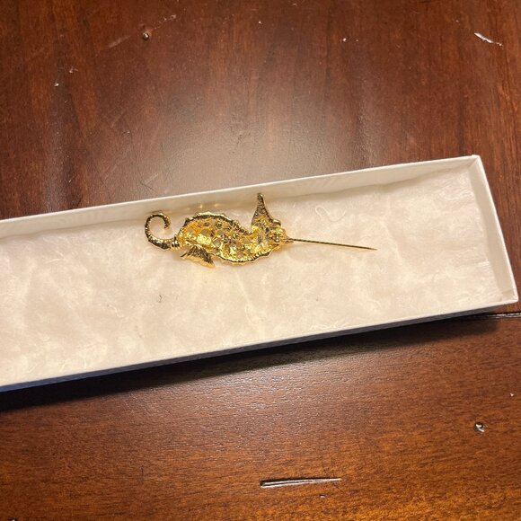 Lia Sophia Rhinestone covered seahorse gold tone brooch blue green stones EUC - Picture 6 of 7